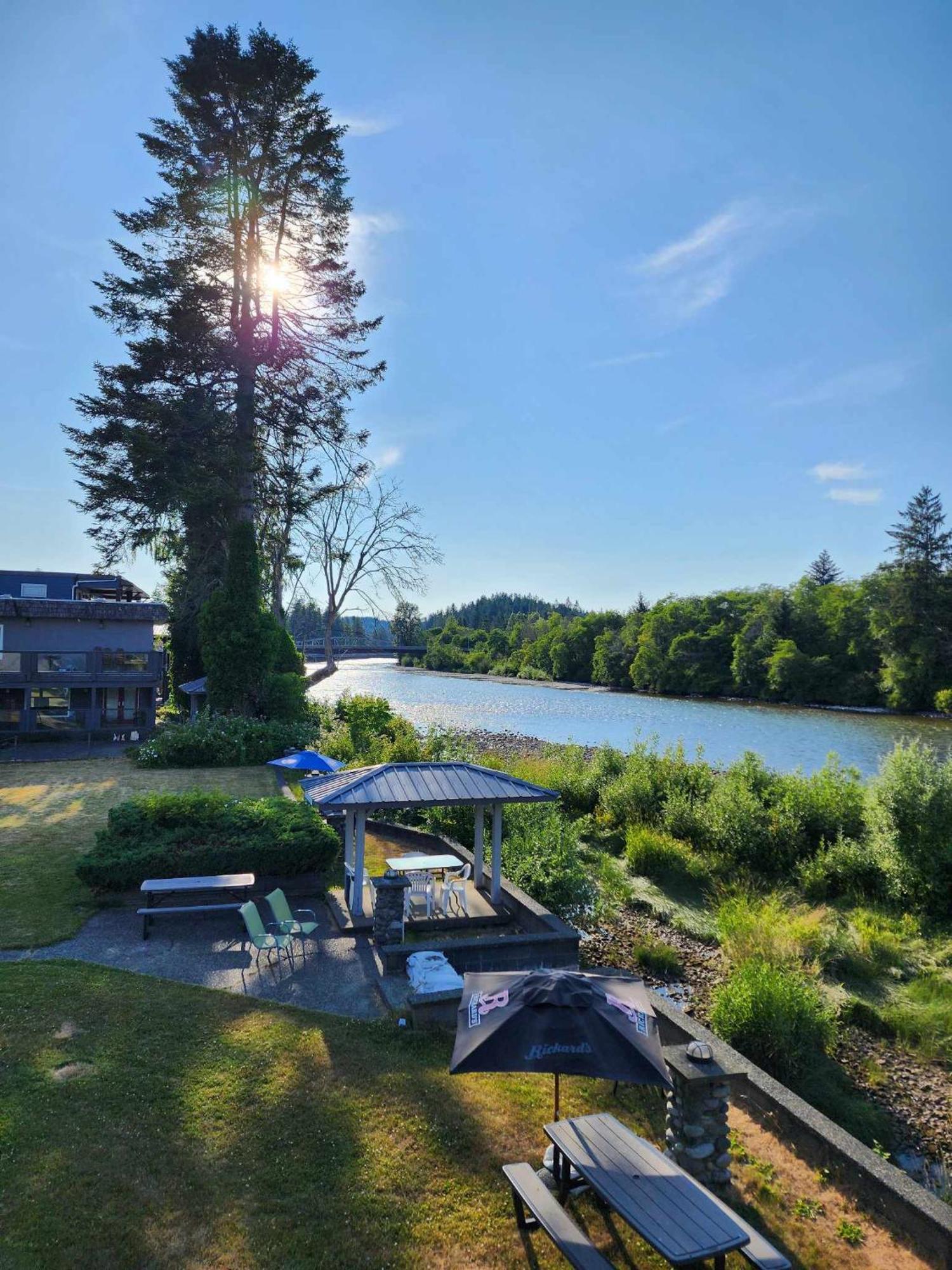 Campbell River Lodge by Riverside Eksteriør billede