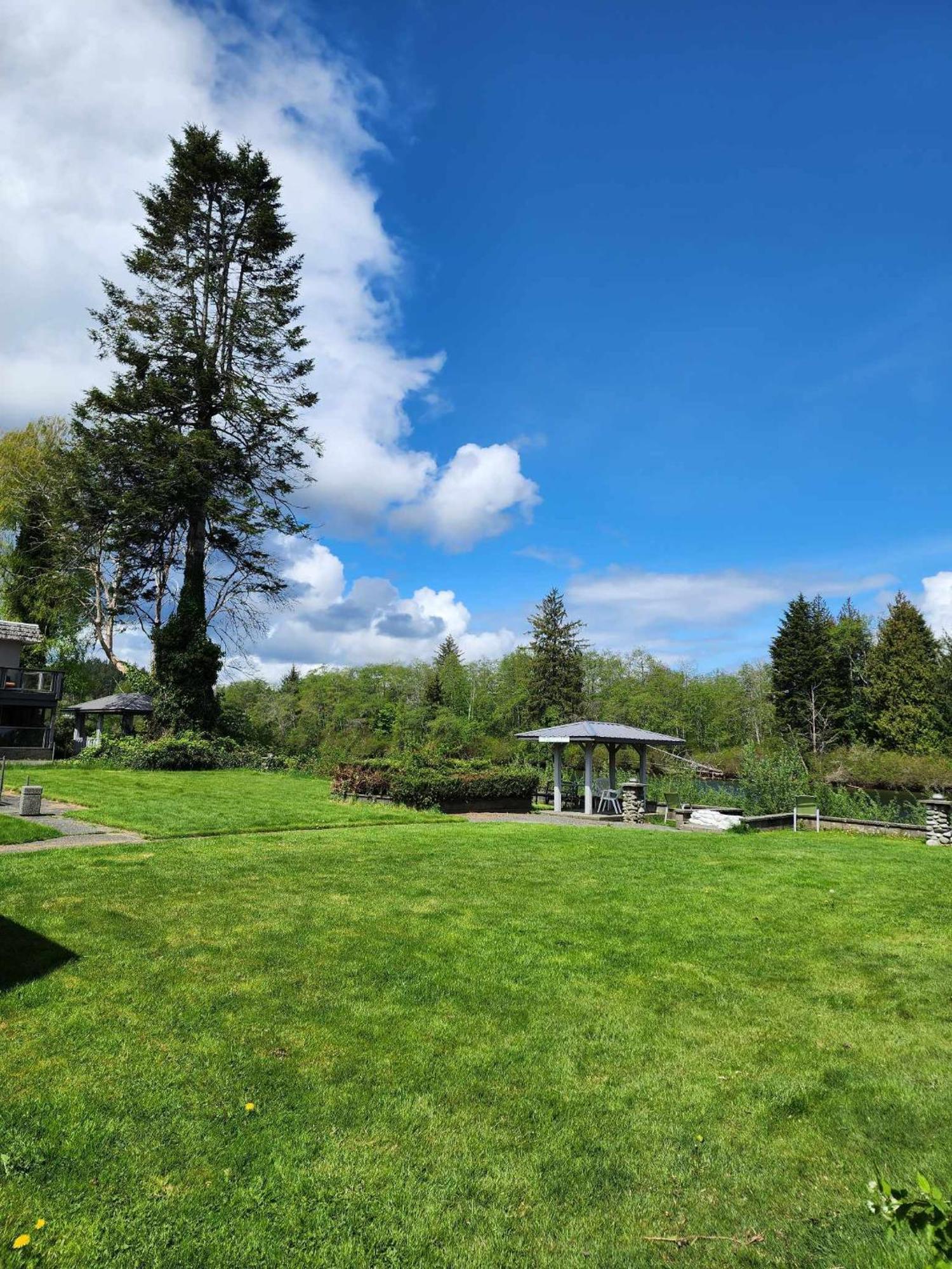 Campbell River Lodge by Riverside Eksteriør billede