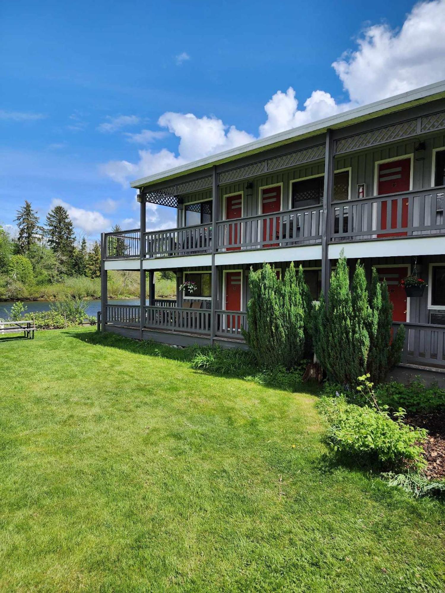 Campbell River Lodge by Riverside Eksteriør billede