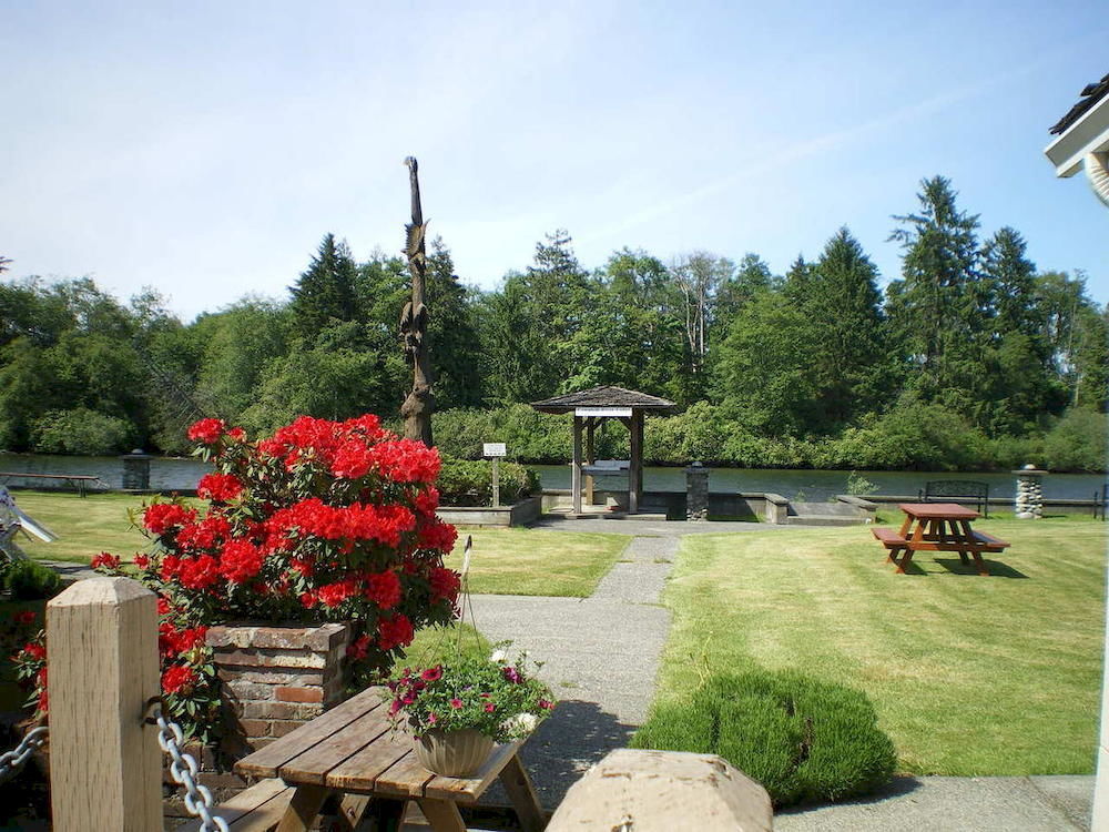 Campbell River Lodge by Riverside Eksteriør billede