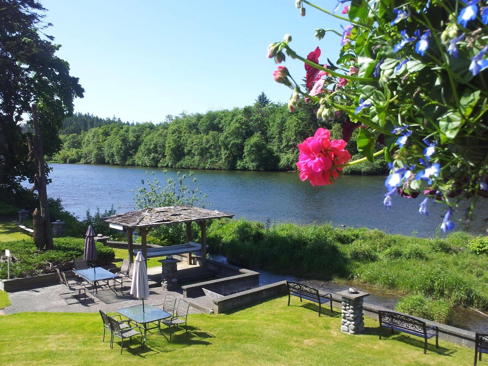 Campbell River Lodge by Riverside Eksteriør billede